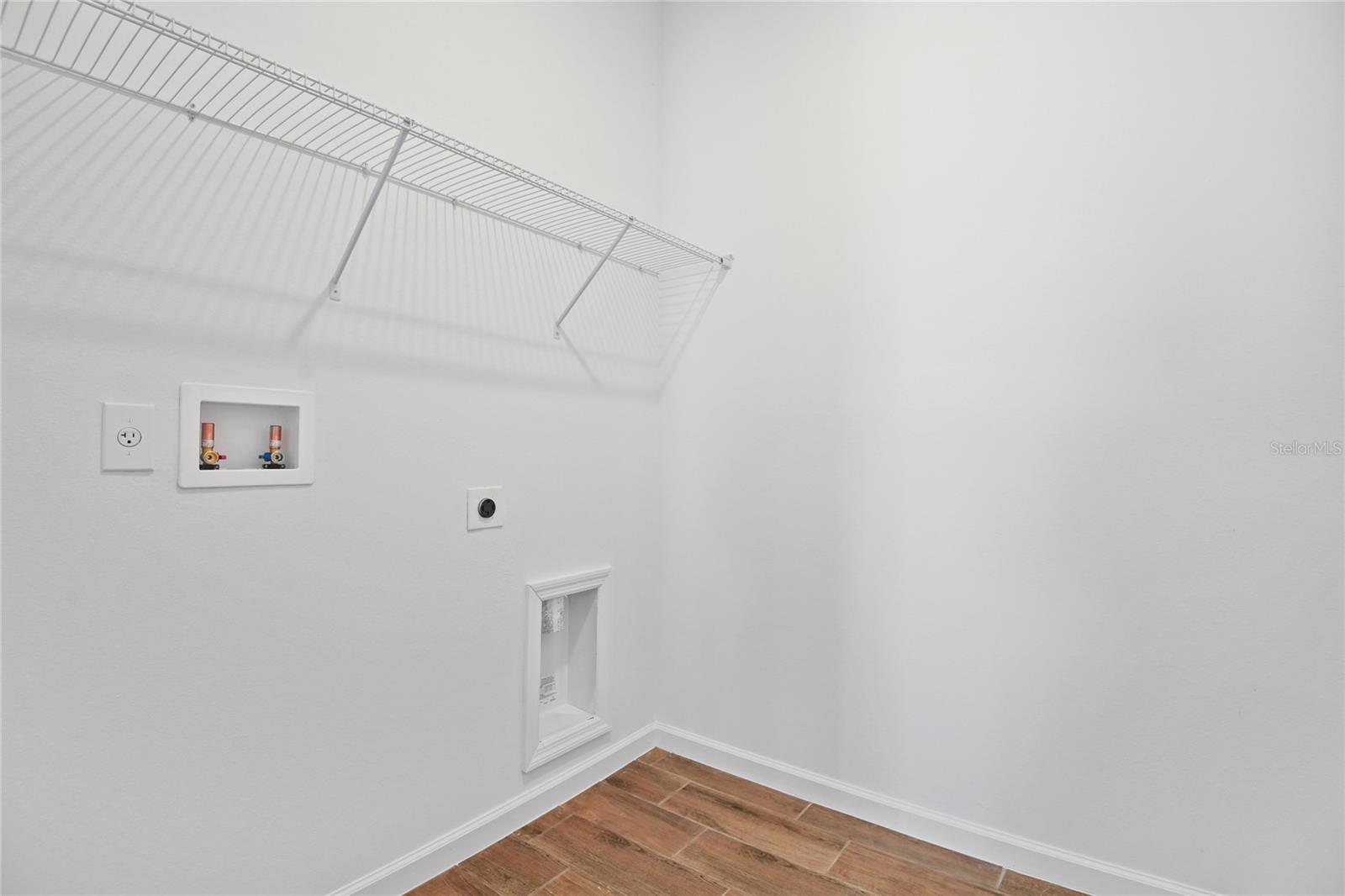 SEASONS AT SHORES OF LAKE DELL - Residential