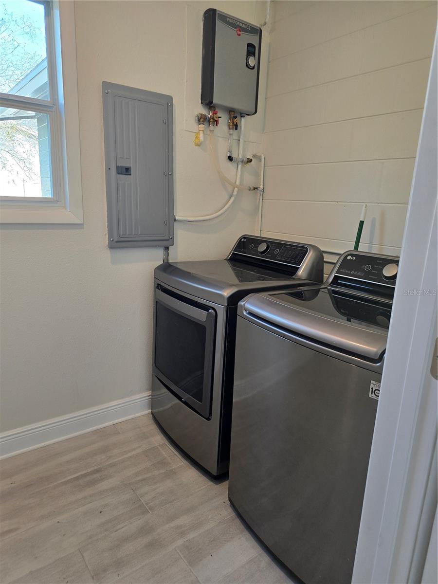 JEFFERSON MANOR - Residential