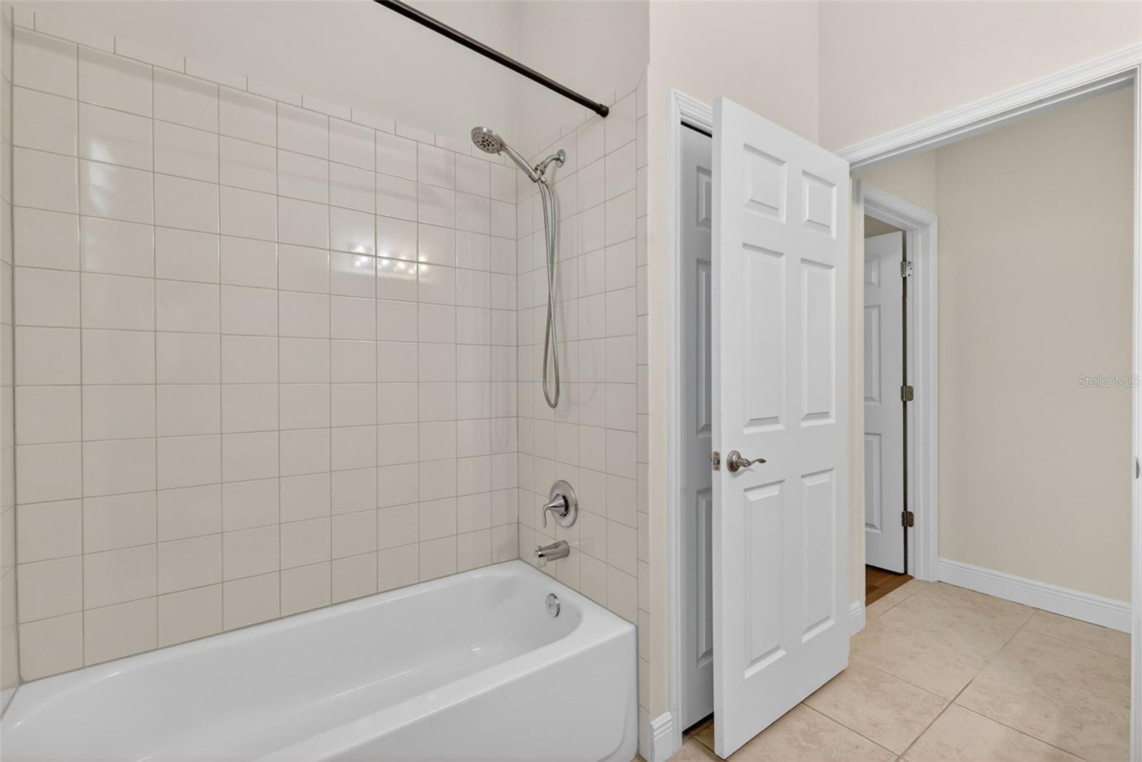 LAKES OF MOUNT DORA - Residential