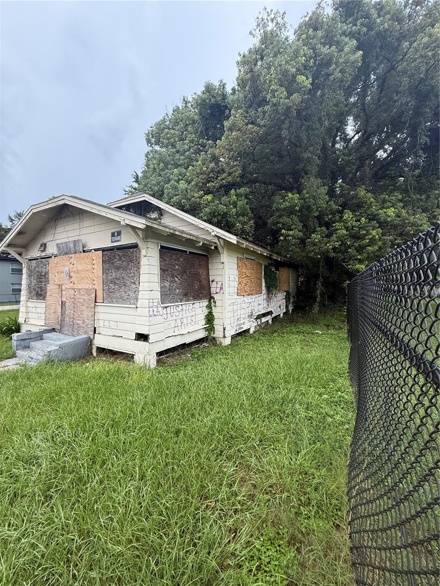 823 W LIVINGSTON STREET