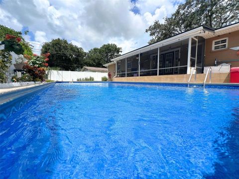 A home in LAKELAND