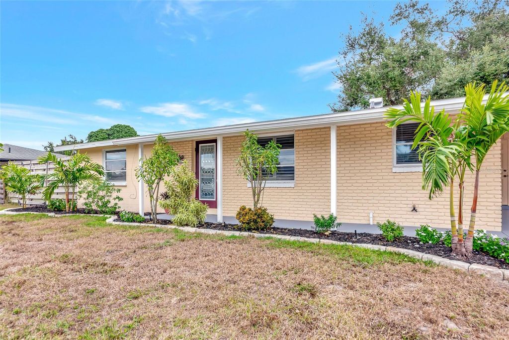 Photo of 2707 Bigelow Dr, Sarasota, FL 34239 (MLS # A4674578)