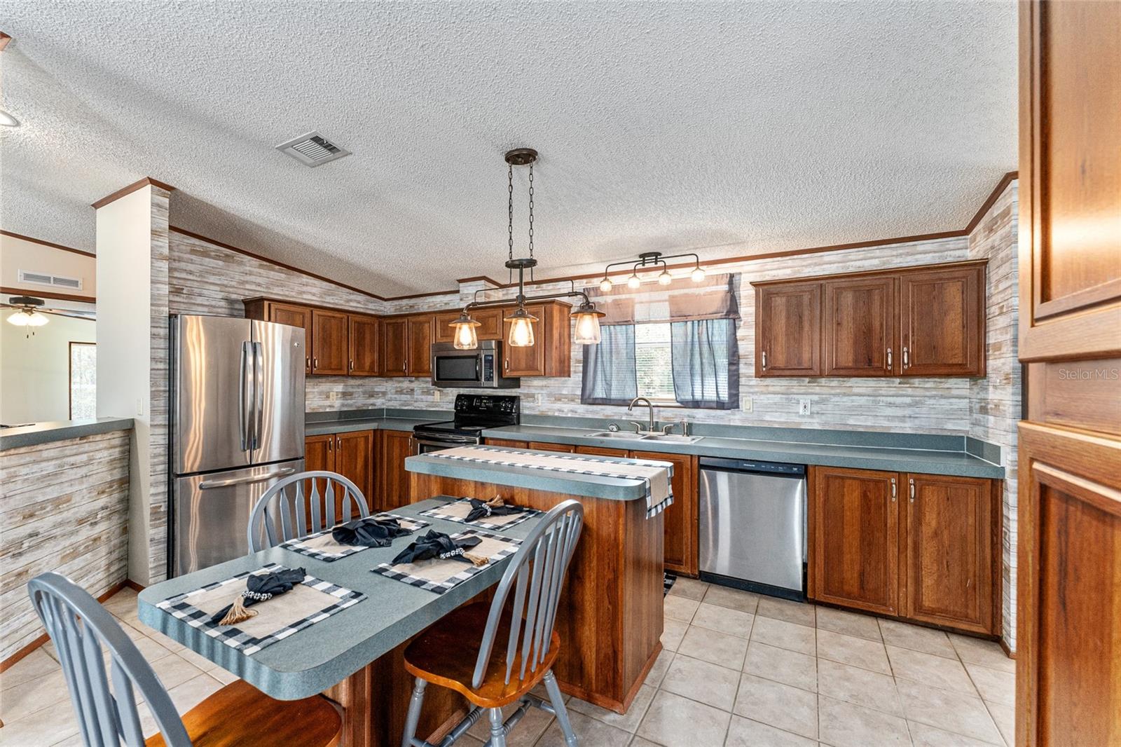 SHADY HILLS ESTATES - Residential