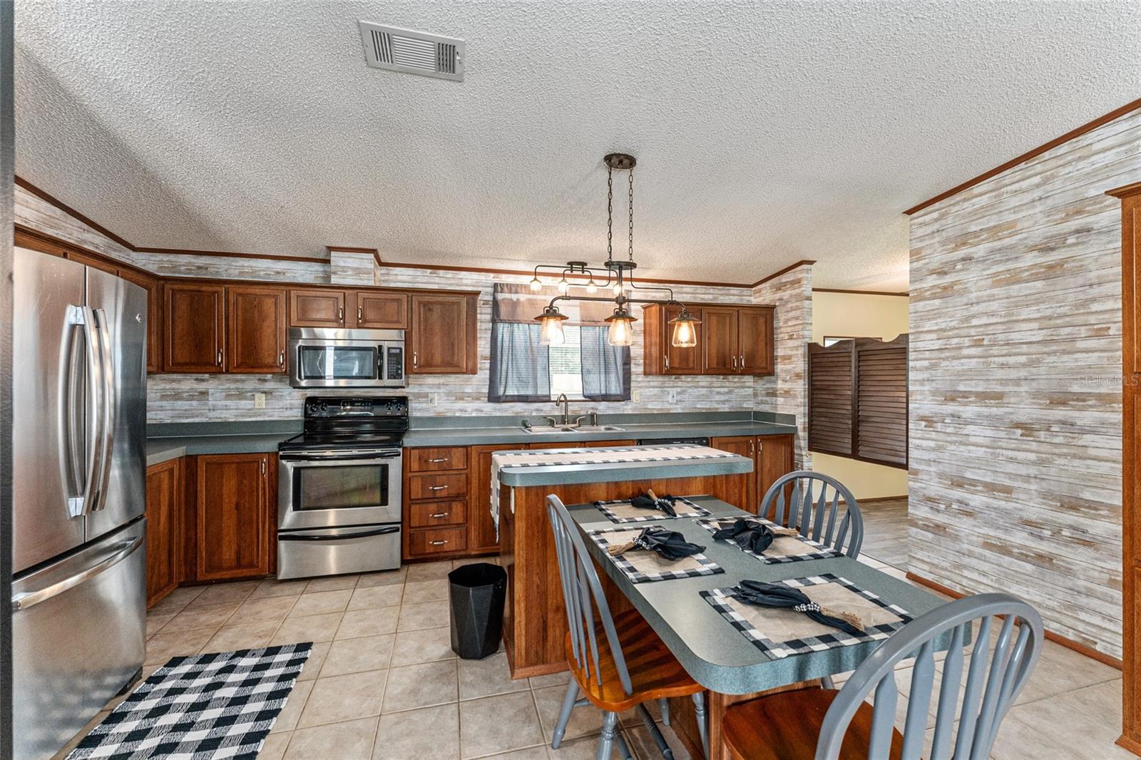 SHADY HILLS ESTATES - Residential