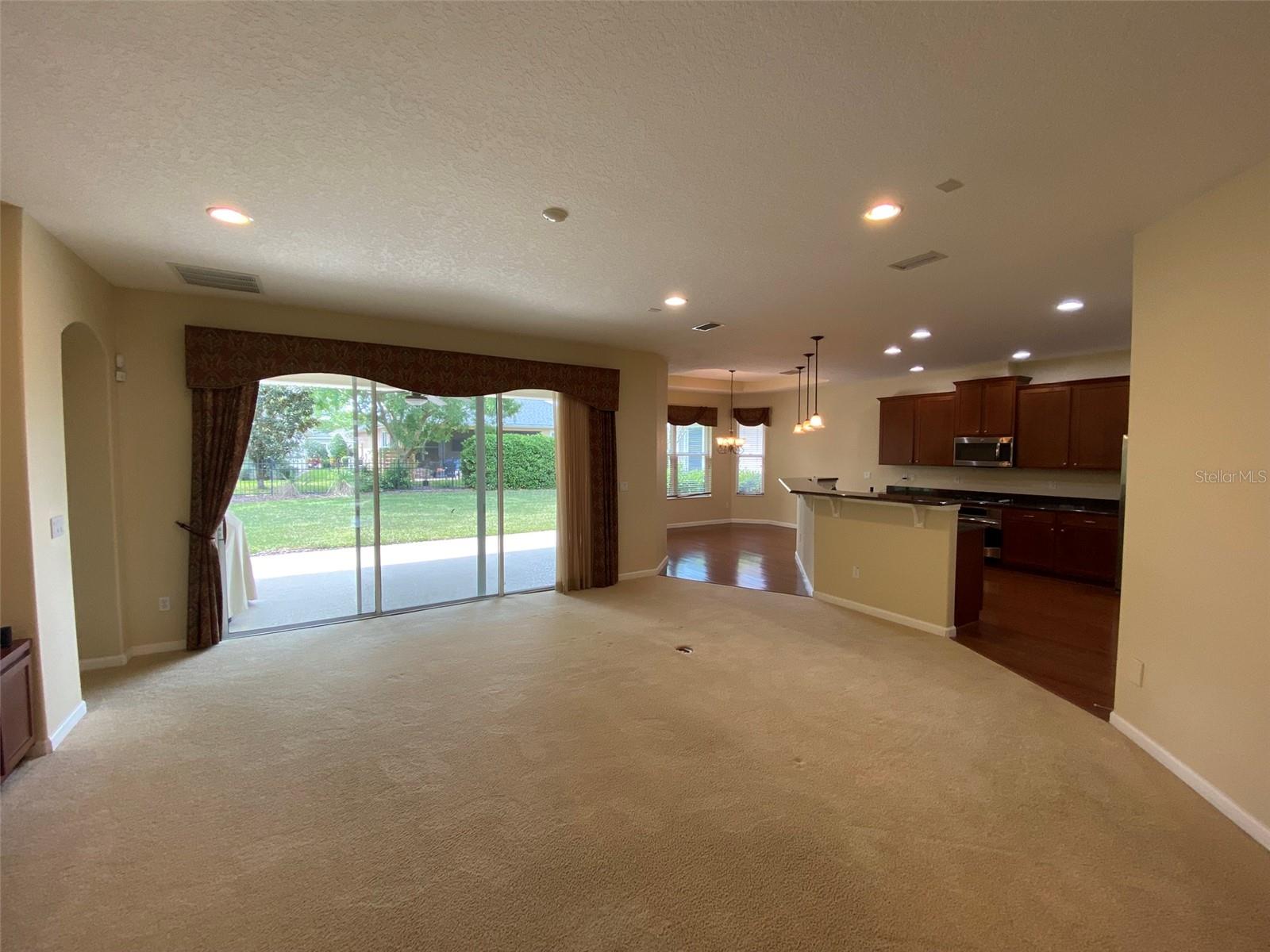 1612 LINCOLNSHIRE DRIVE