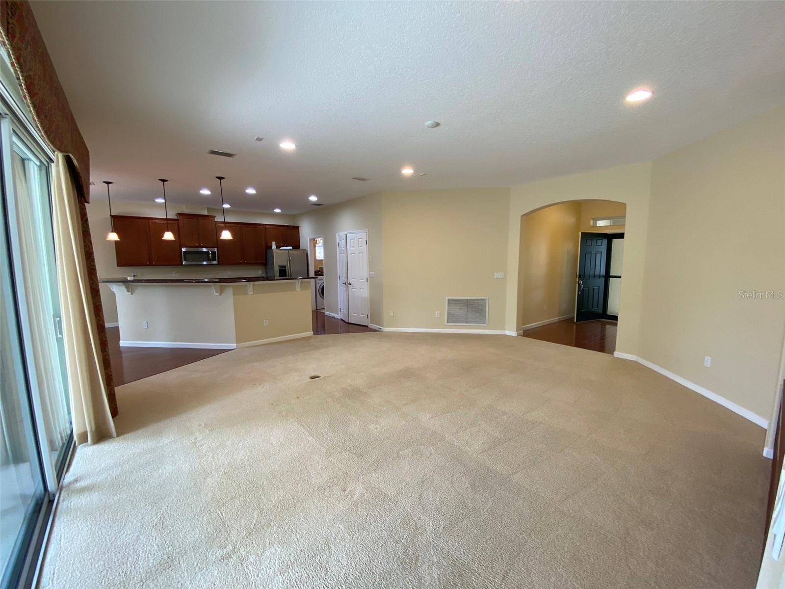 1612 LINCOLNSHIRE DRIVE