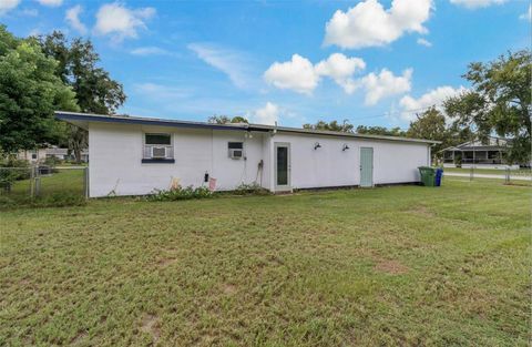 A home in WINTER HAVEN