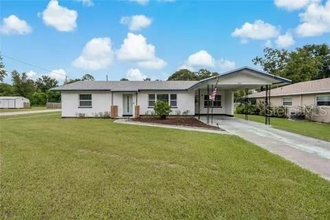 A home in WINTER HAVEN