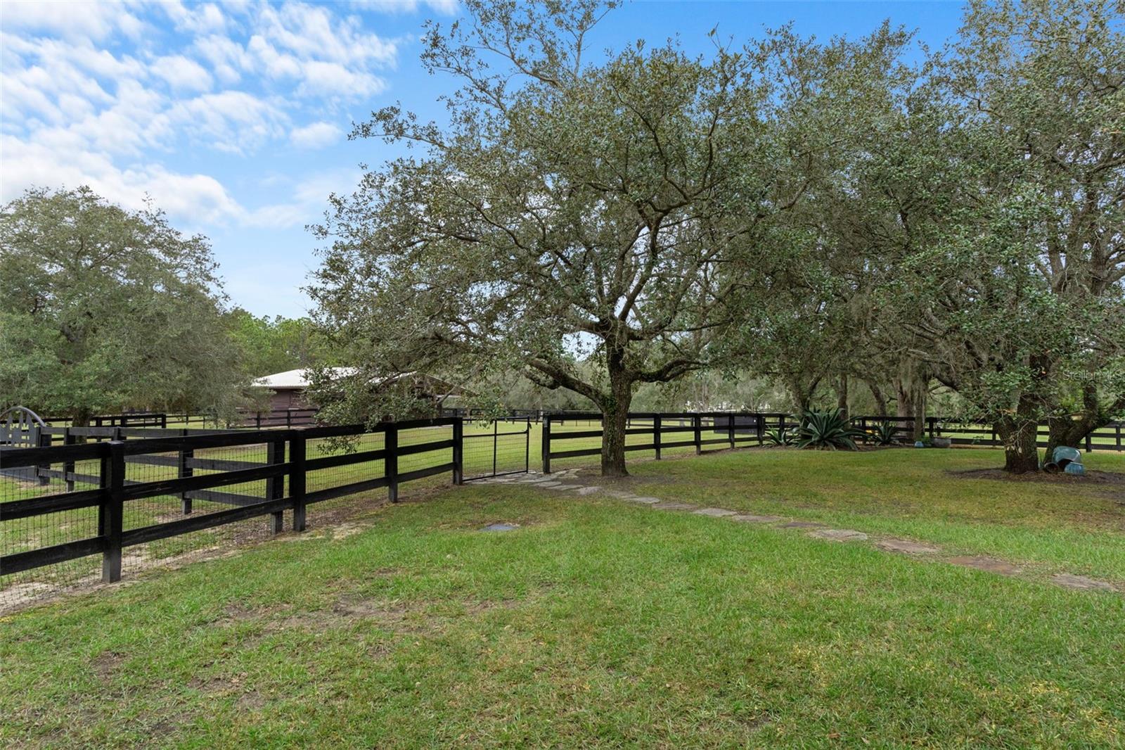 PINE RIDGE UNIT 02 - Residential