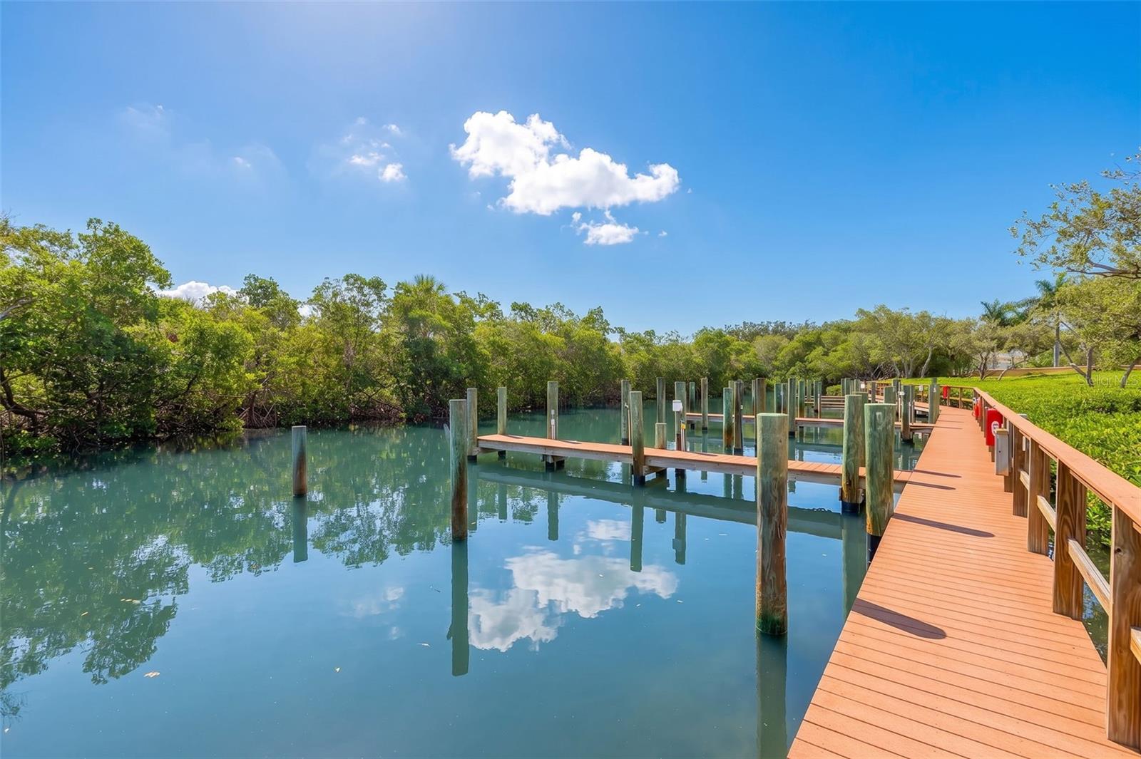 HIDDEN LAGOON AT ARROWHEAD POINT - Residential
