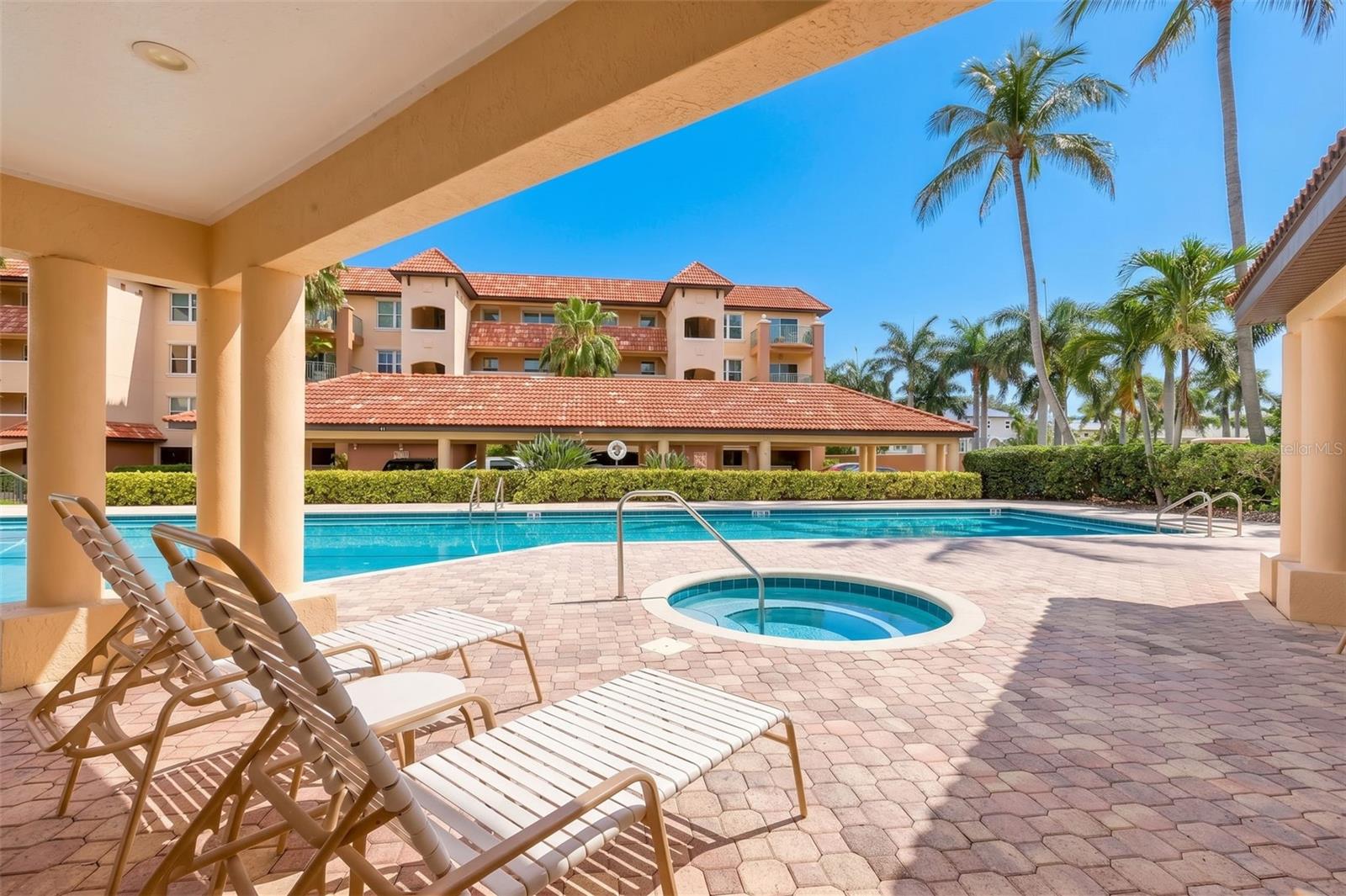 HIDDEN LAGOON AT ARROWHEAD POINT - Residential