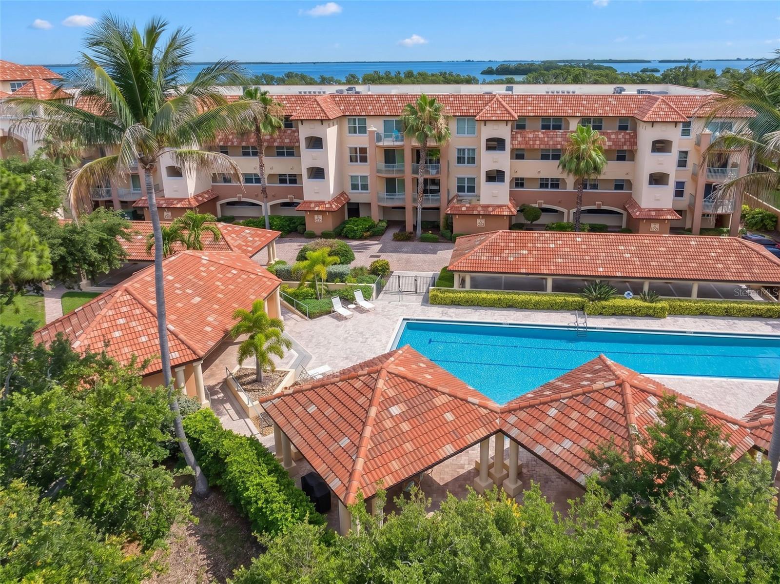HIDDEN LAGOON AT ARROWHEAD POINT - Residential