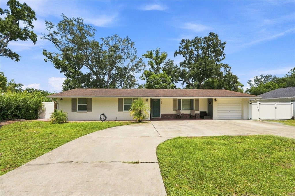 Photo of 1909 W Hanna Avenue, Tampa, FL 33604 (MLS # TB8540967)