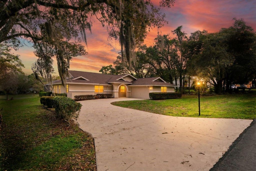 Photo of 375 E Liberty Street, Hernando, FL 34442 (MLS # W7883969)