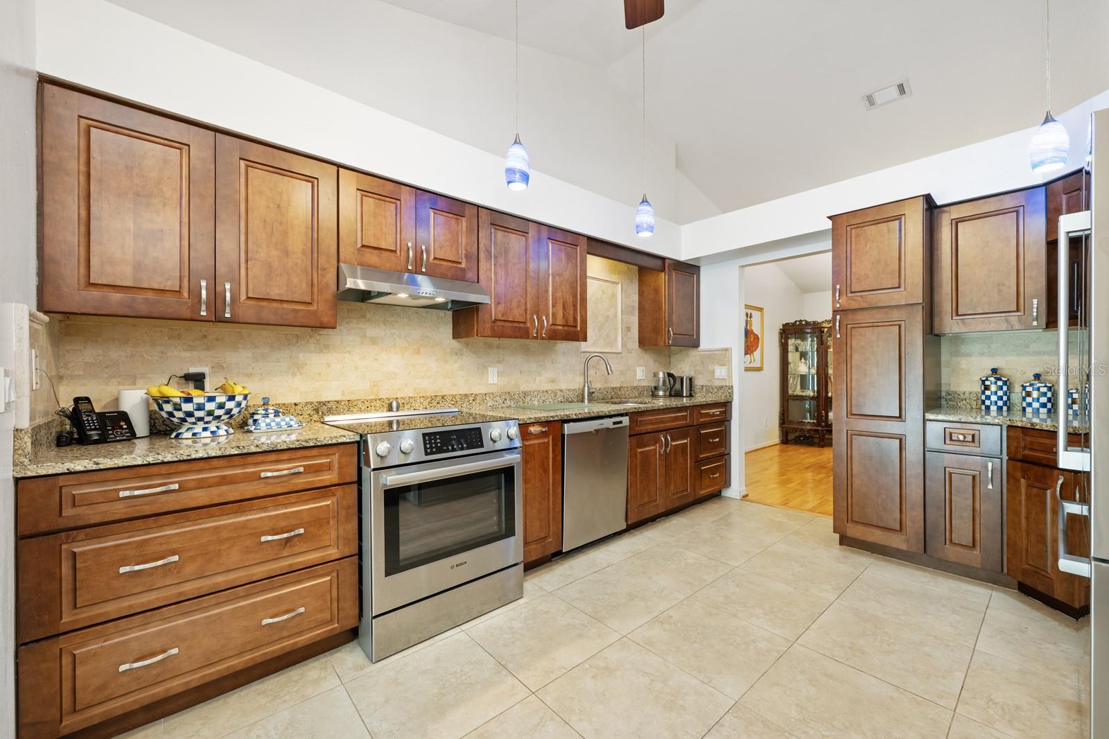 998 EL LAGO TERRACE