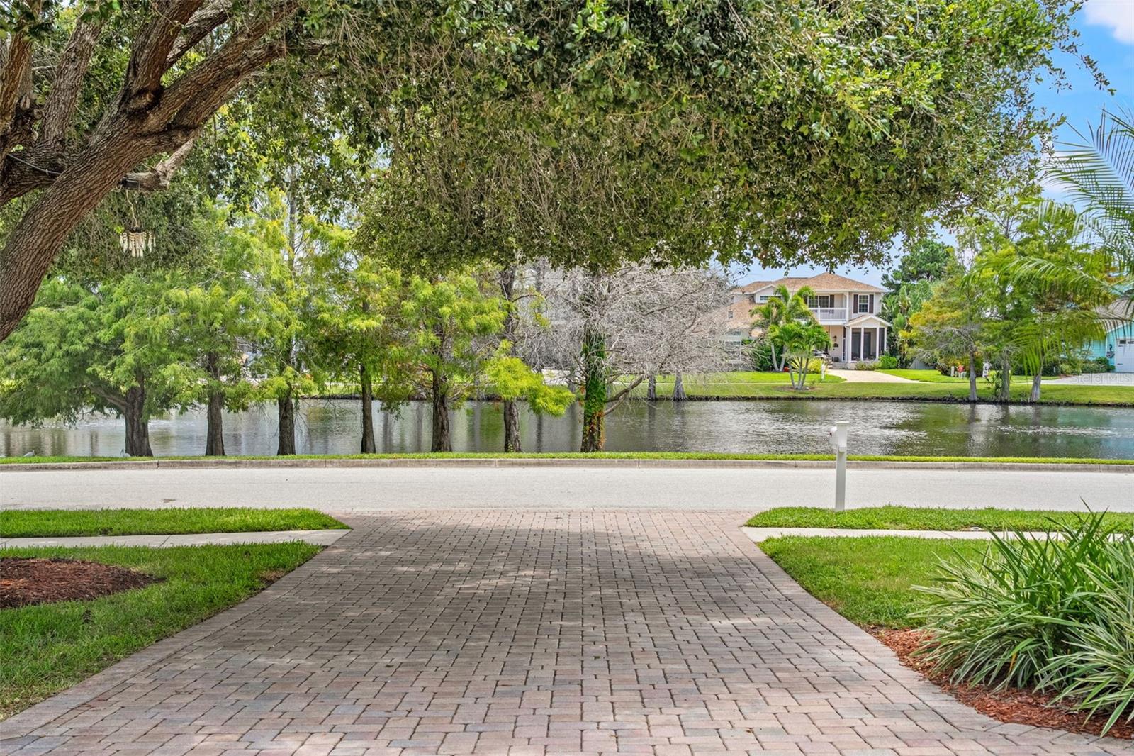 2820 SWAN CIRCLE