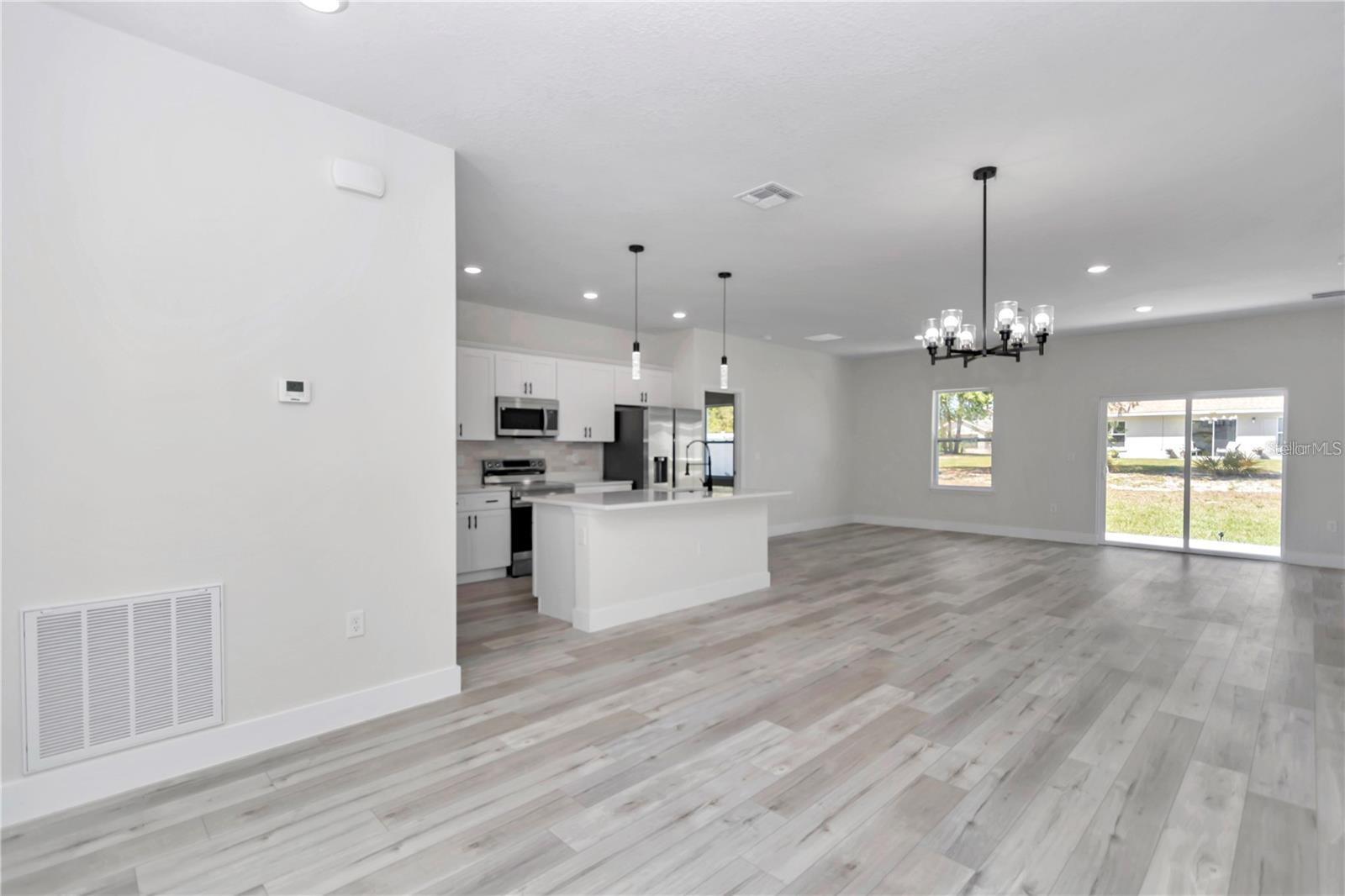 MARION OAKS 06 - Residential Lease