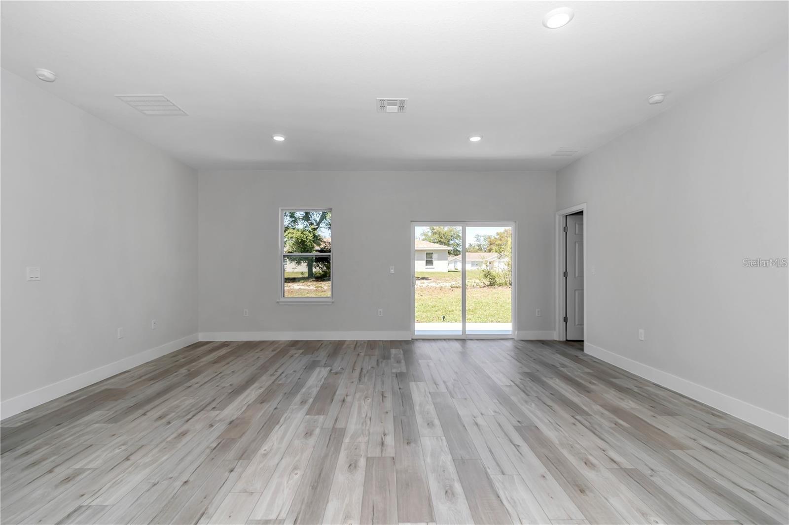 MARION OAKS 06 - Residential Lease