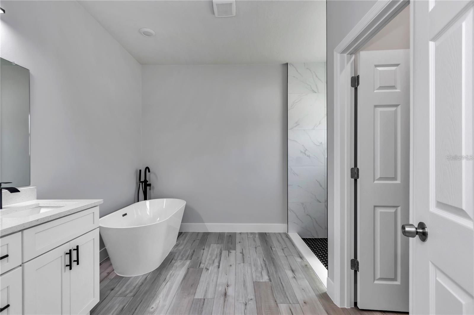 MARION OAKS 06 - Residential Lease