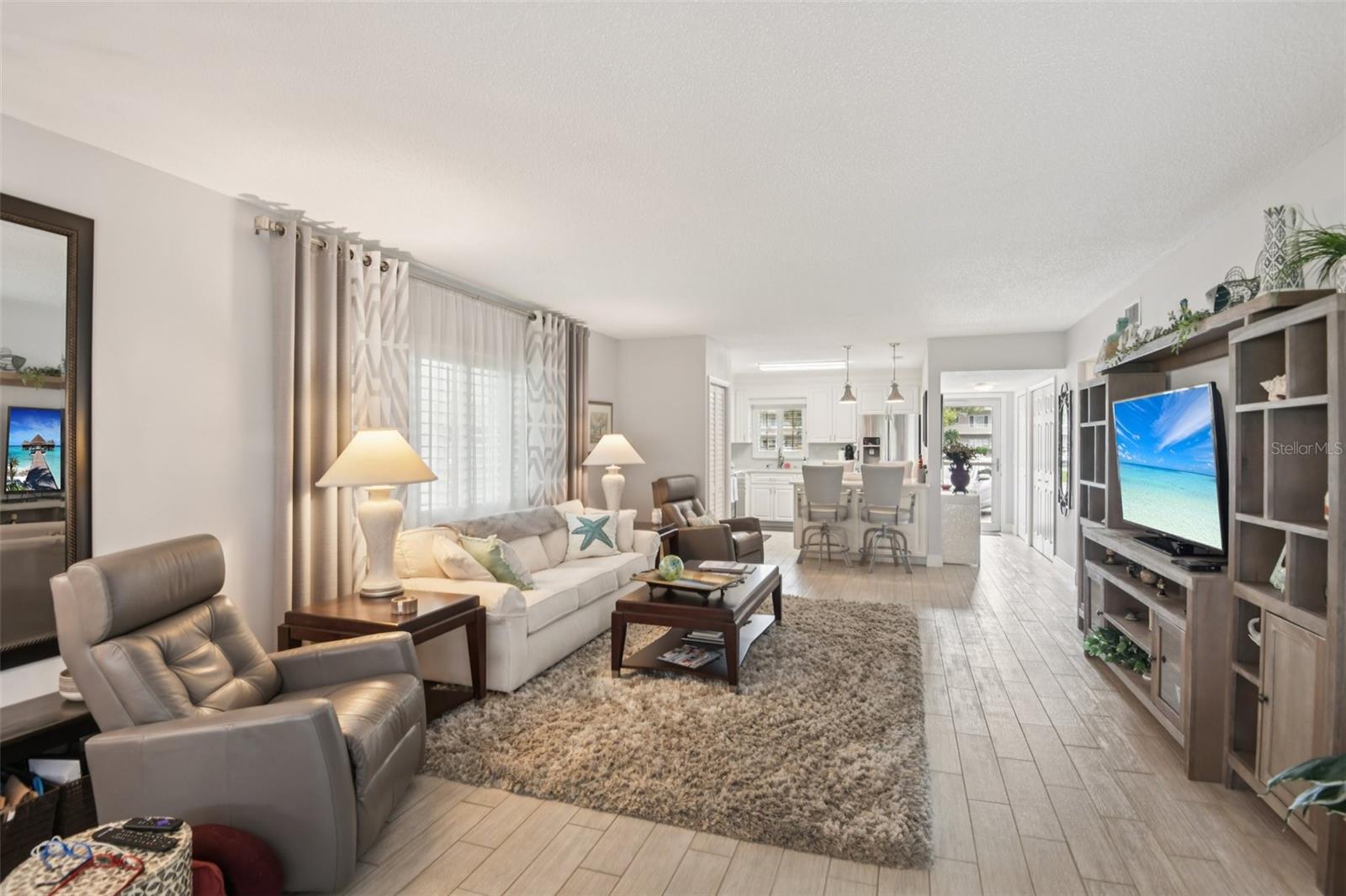 ON TOP OF THE WORLD - Residential