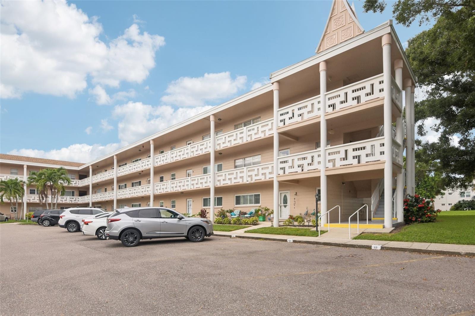 ON TOP OF THE WORLD - Residential