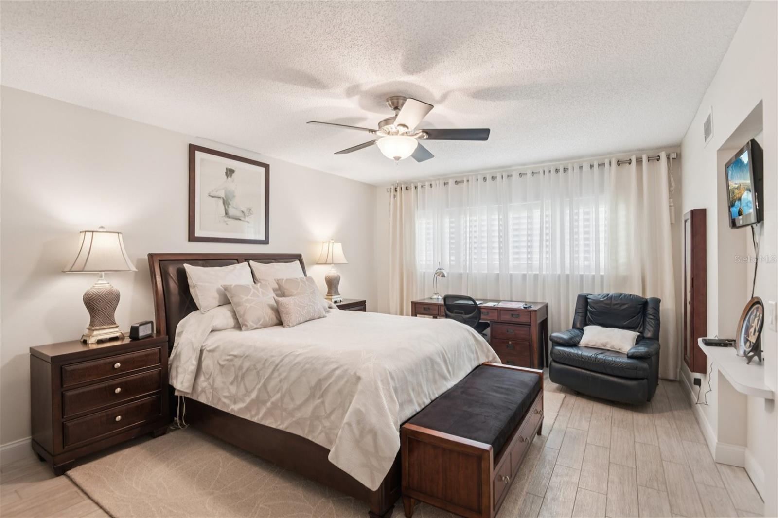 ON TOP OF THE WORLD - Residential