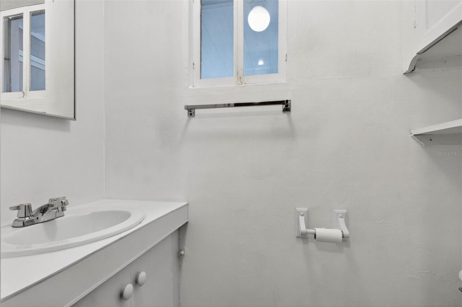 COLONIAL HILLS - Residential