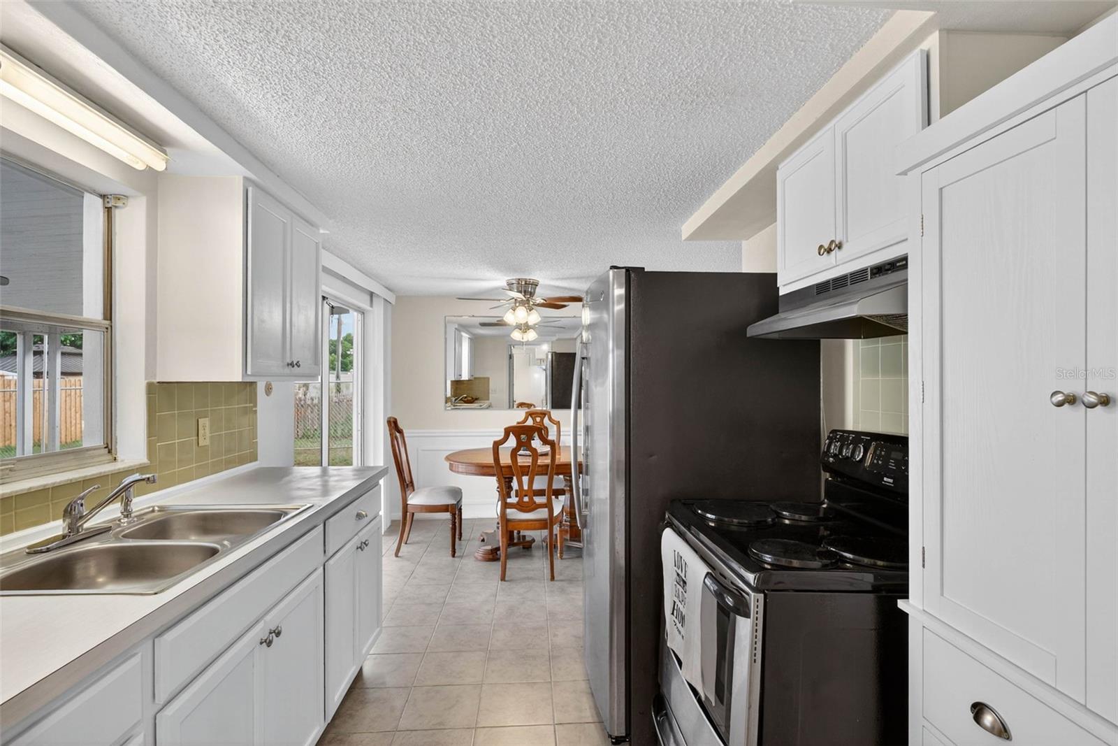 COLONIAL HILLS - Residential