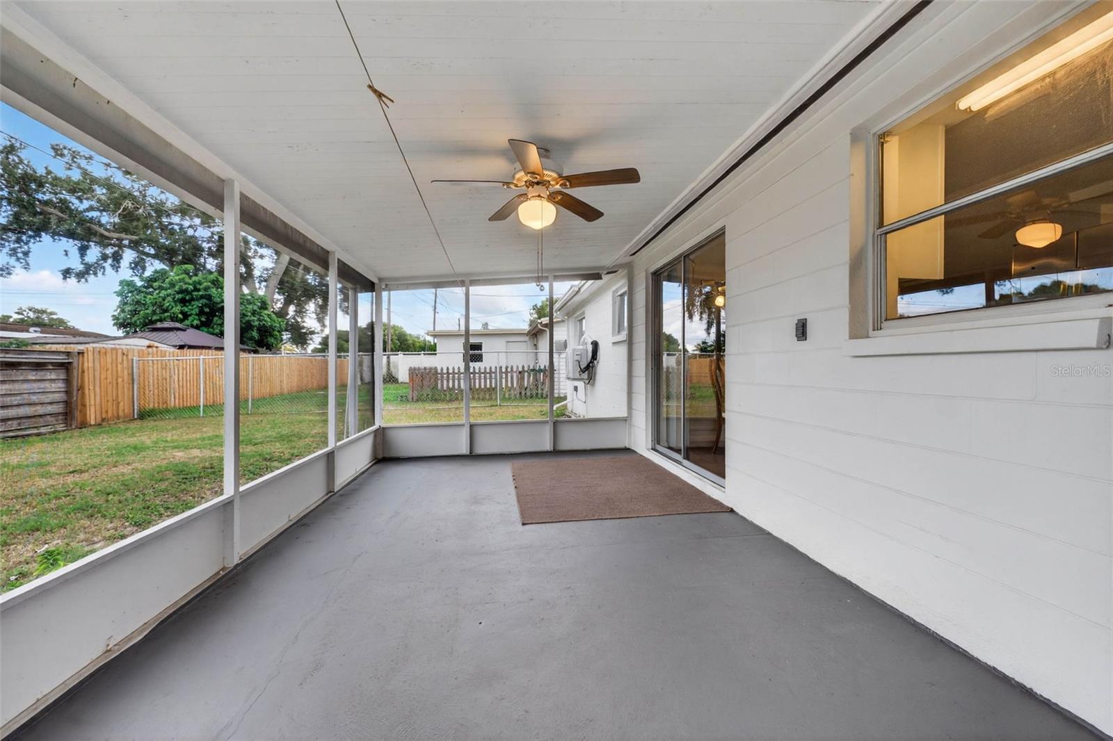 COLONIAL HILLS - Residential