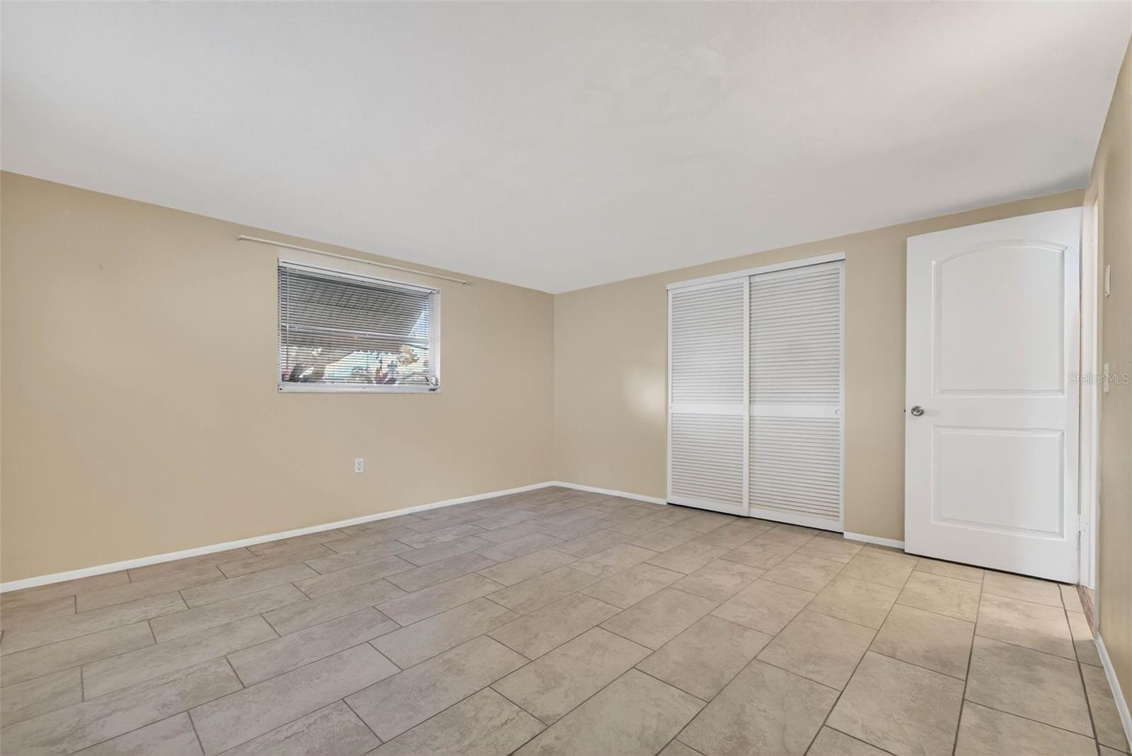 COLONIAL HILLS - Residential