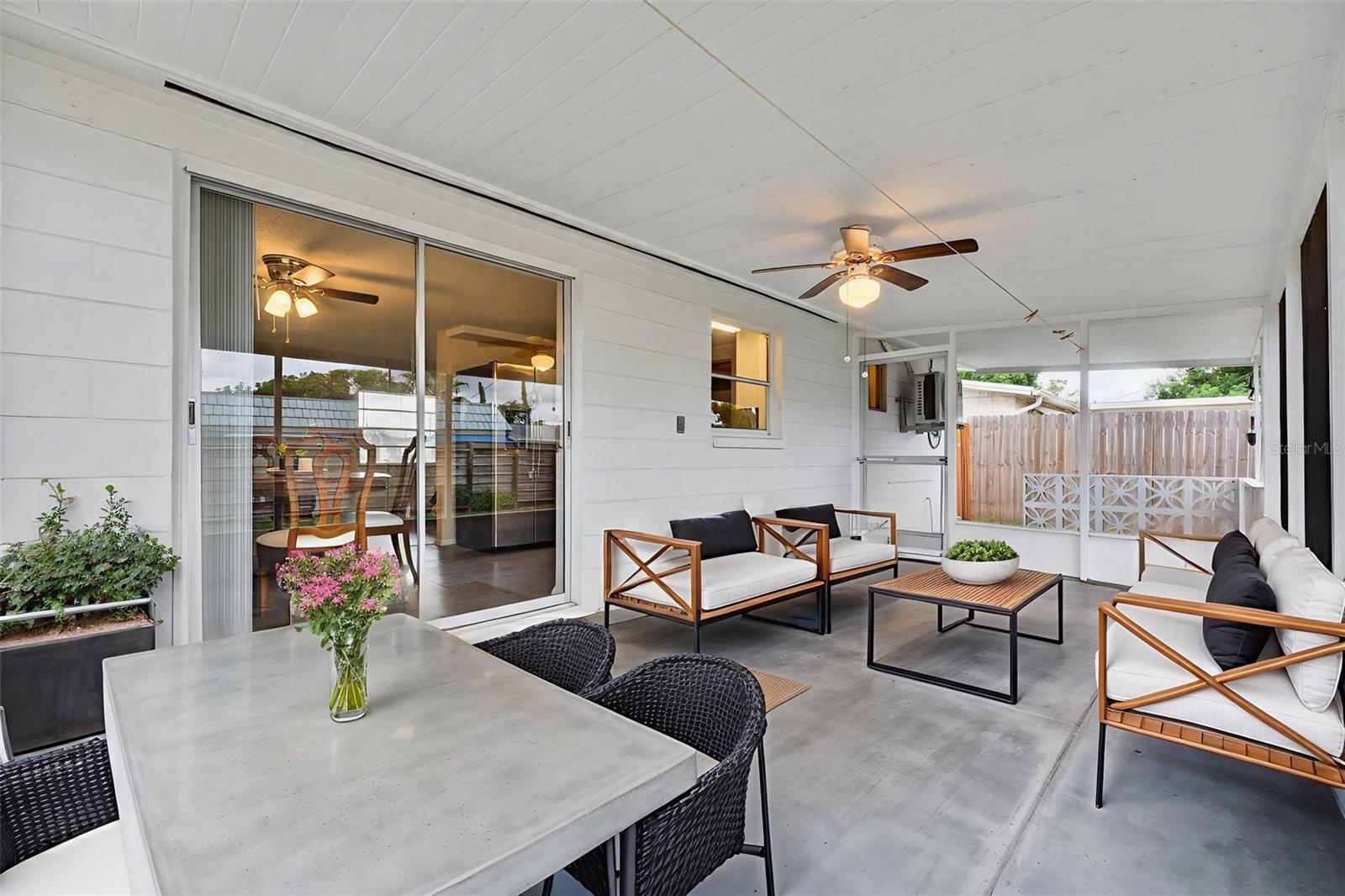 COLONIAL HILLS - Residential