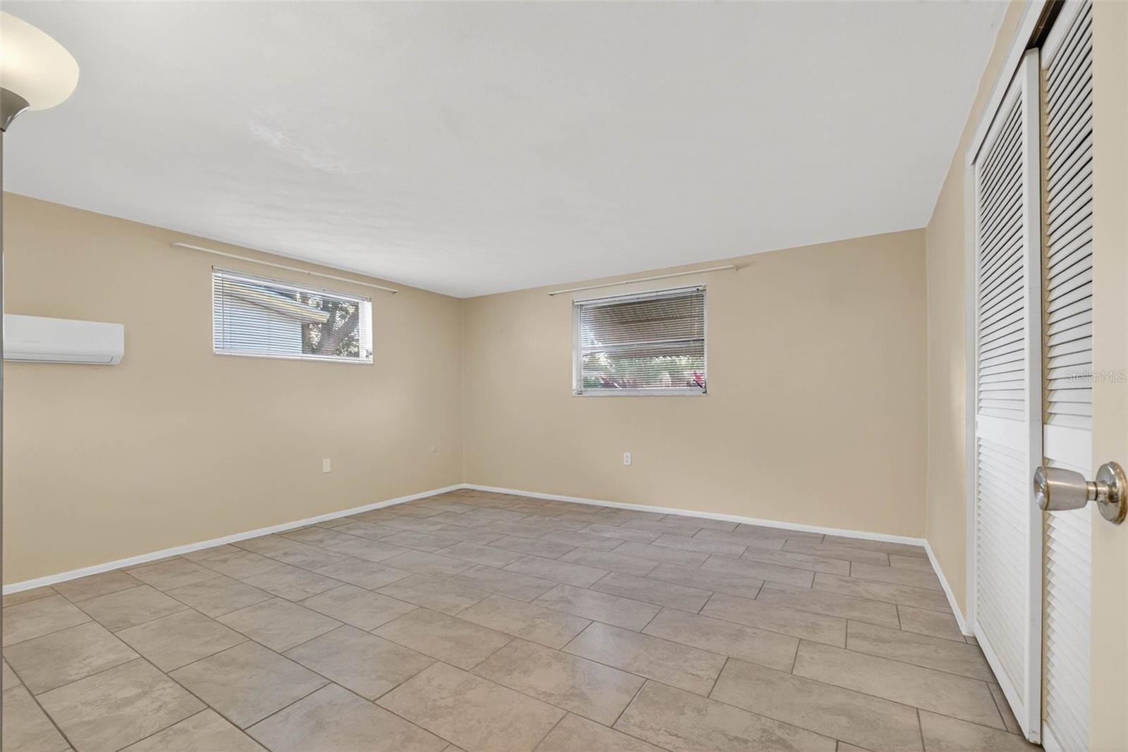 COLONIAL HILLS - Residential