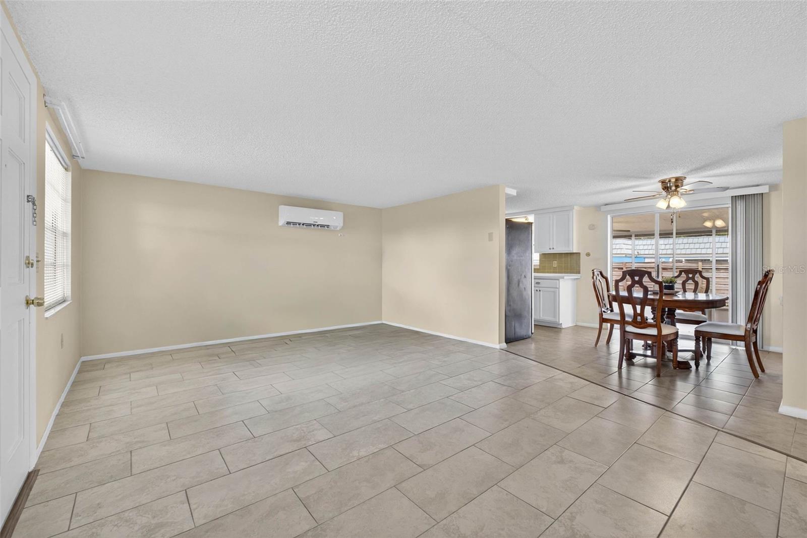 COLONIAL HILLS - Residential