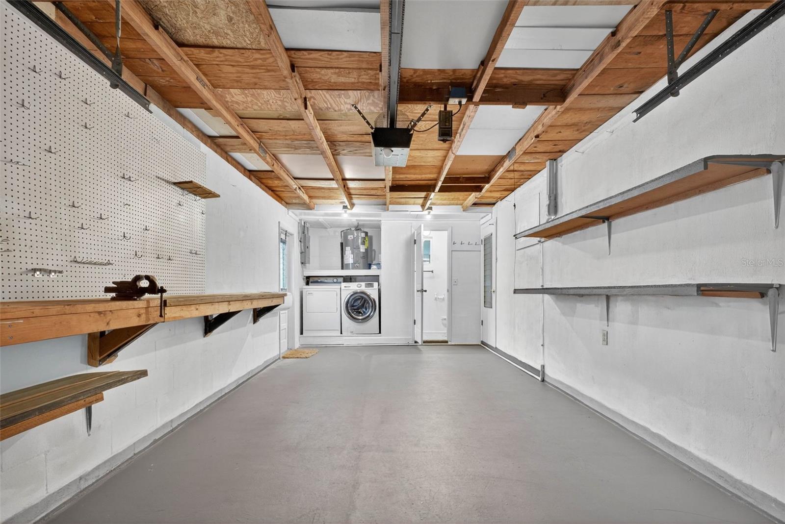 COLONIAL HILLS - Residential