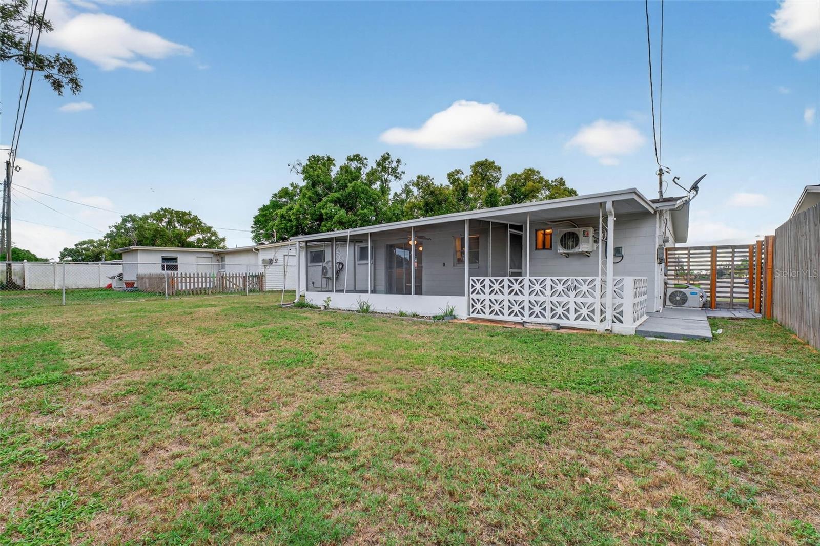 COLONIAL HILLS - Residential