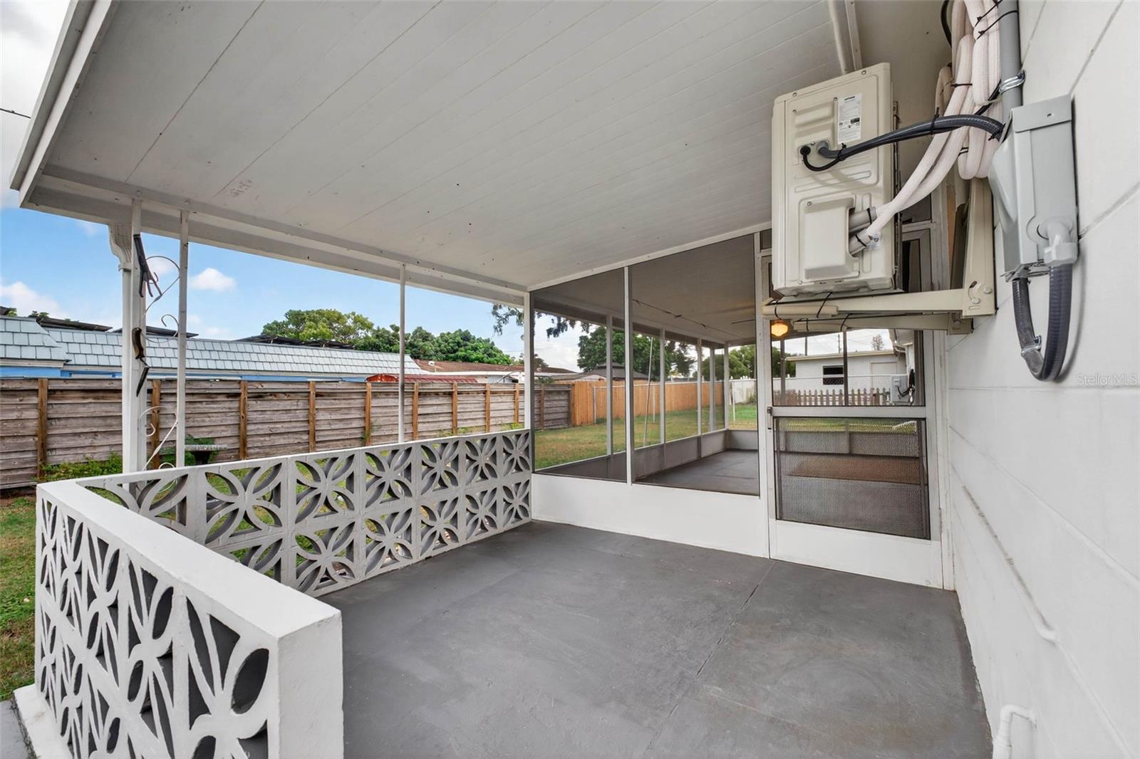 COLONIAL HILLS - Residential