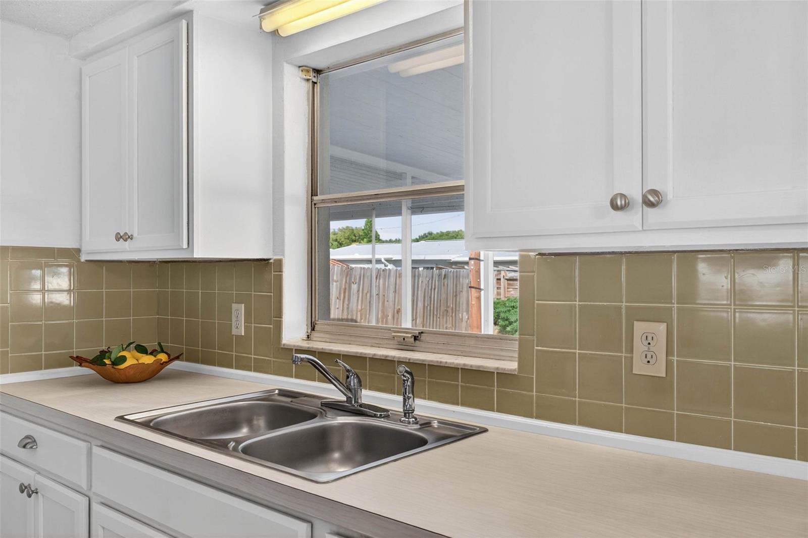 COLONIAL HILLS - Residential