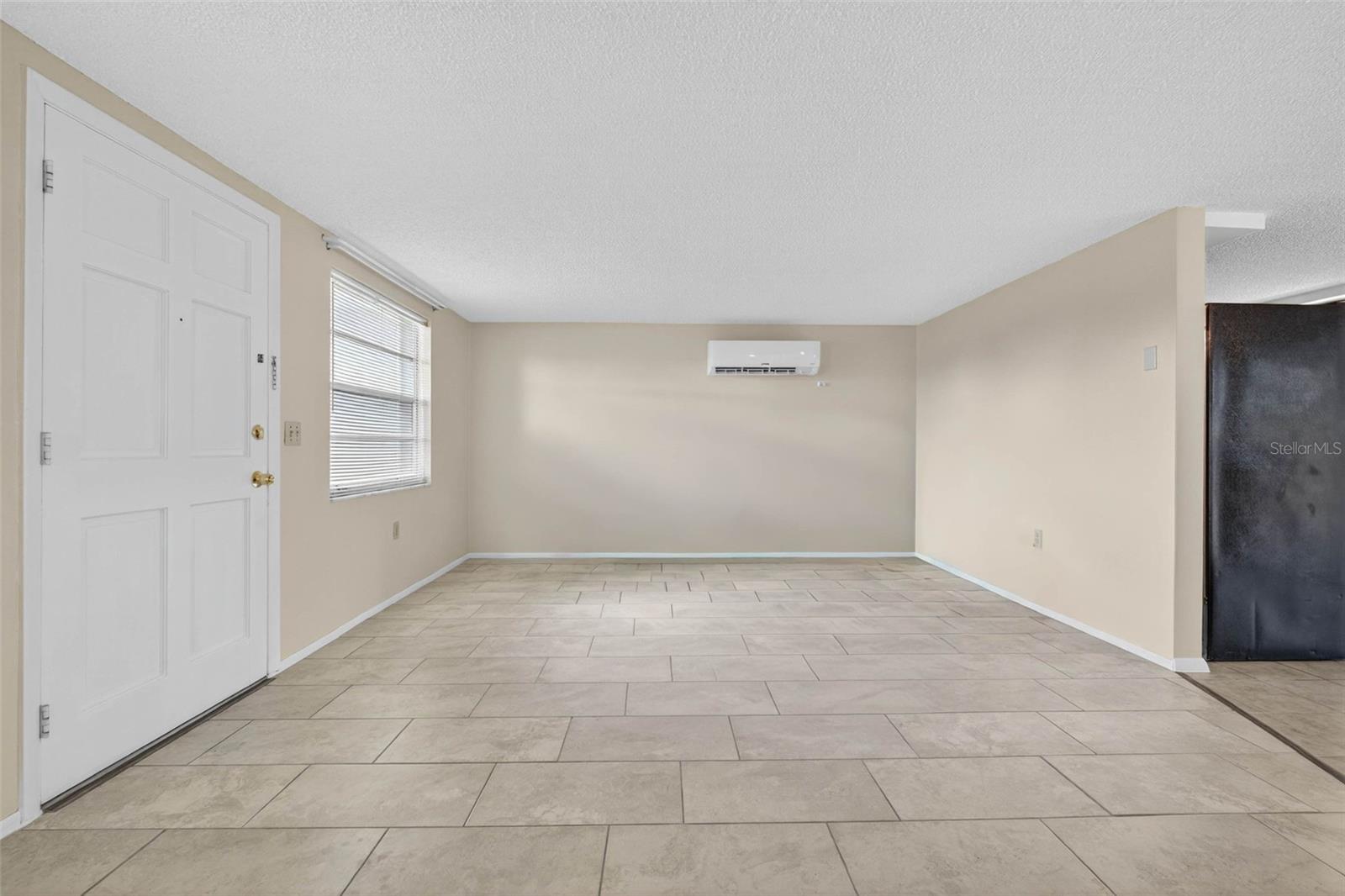 COLONIAL HILLS - Residential