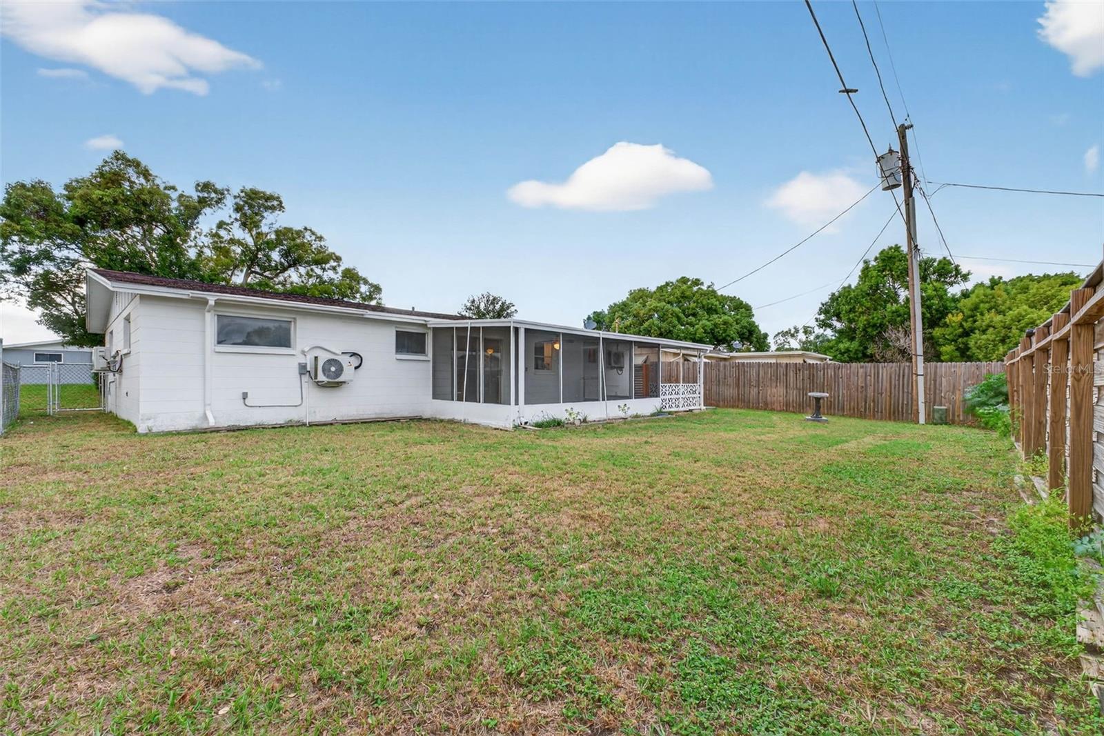 COLONIAL HILLS - Residential