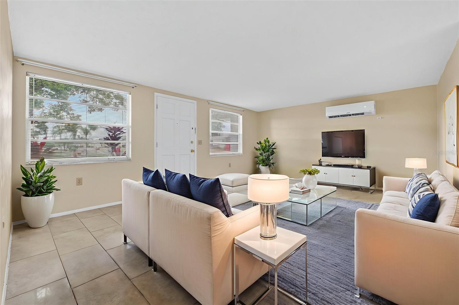 COLONIAL HILLS - Residential