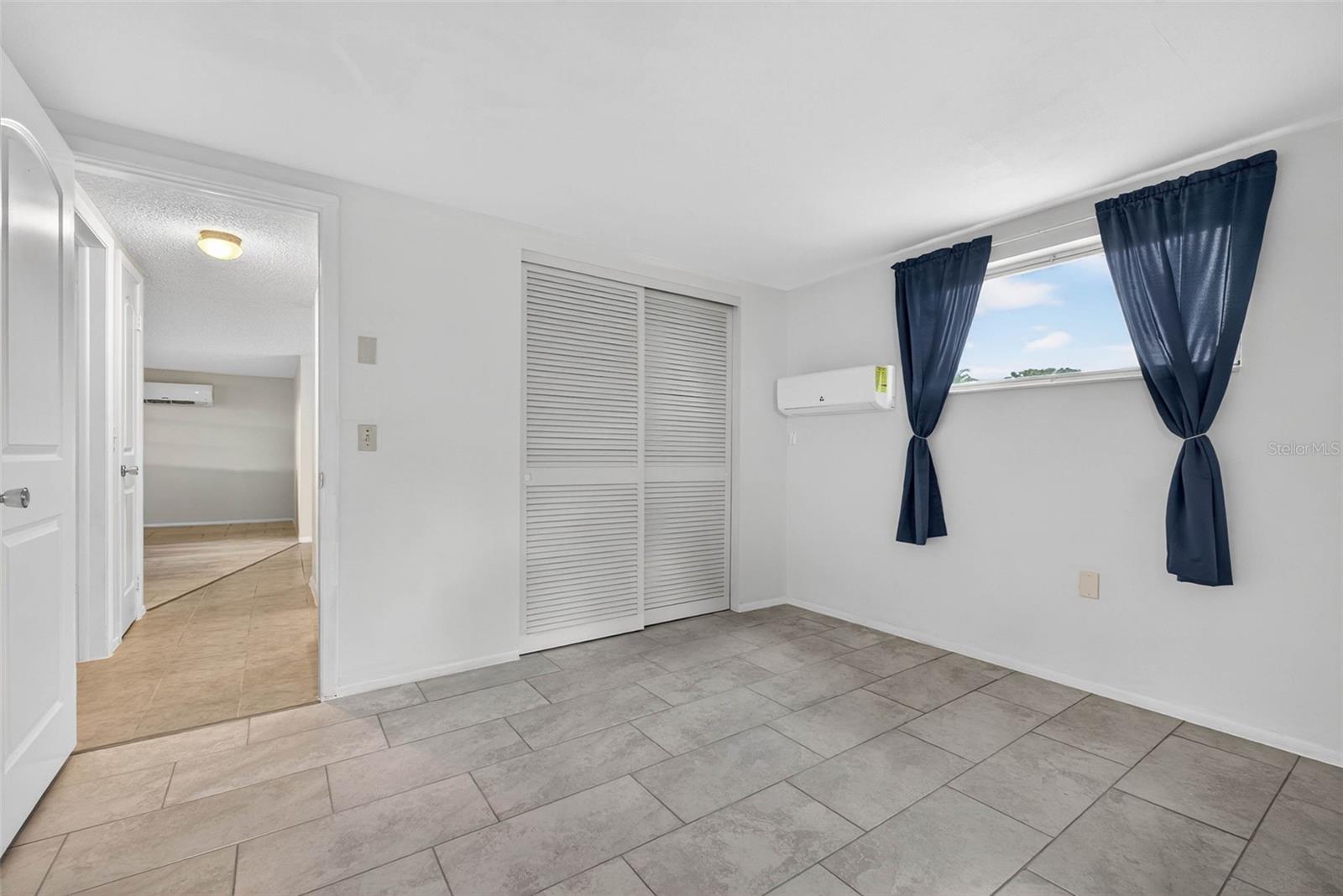 COLONIAL HILLS - Residential