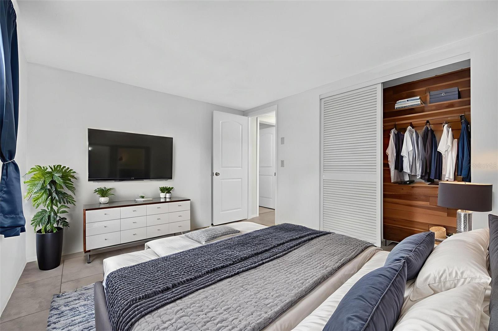 COLONIAL HILLS - Residential