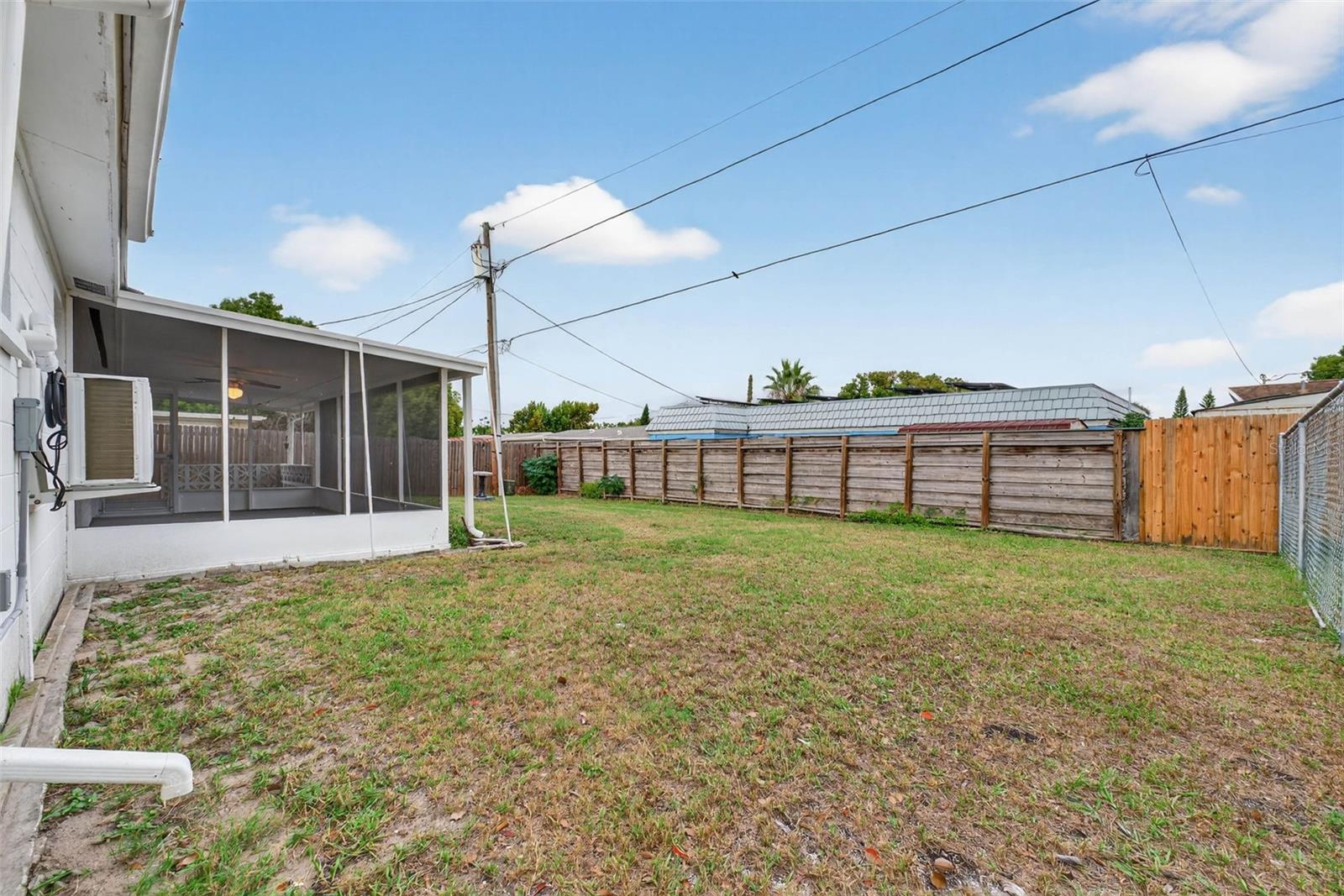 COLONIAL HILLS - Residential