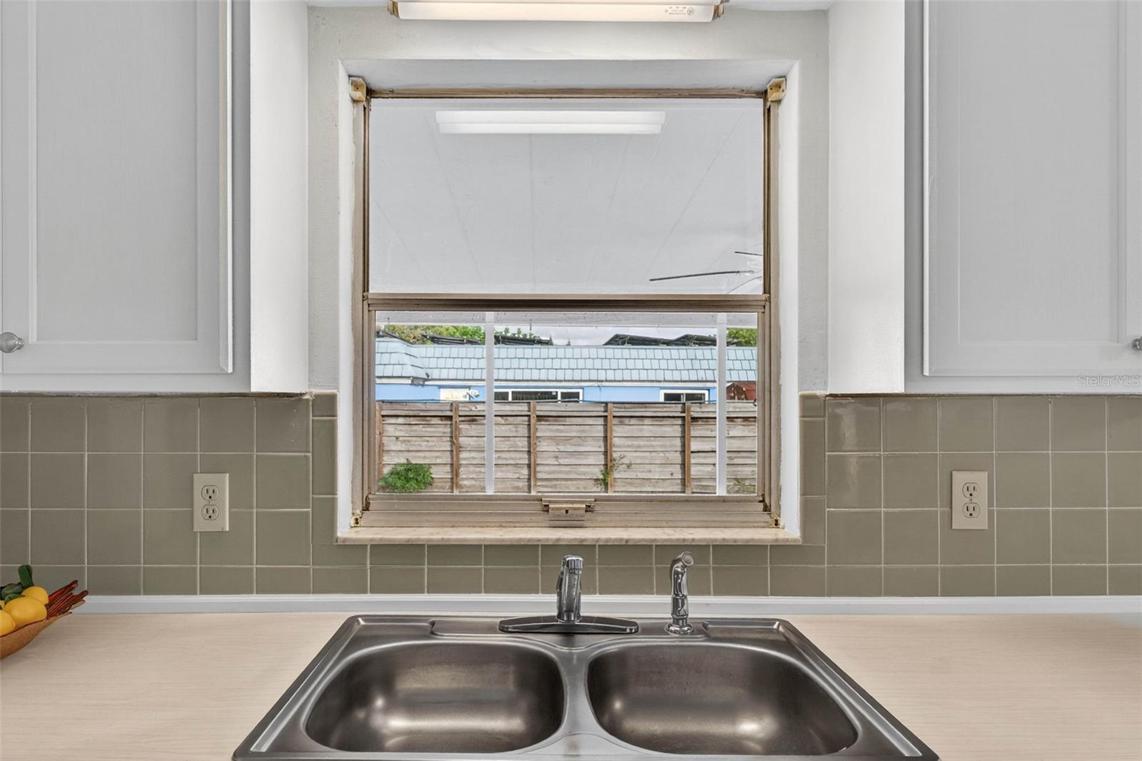 COLONIAL HILLS - Residential