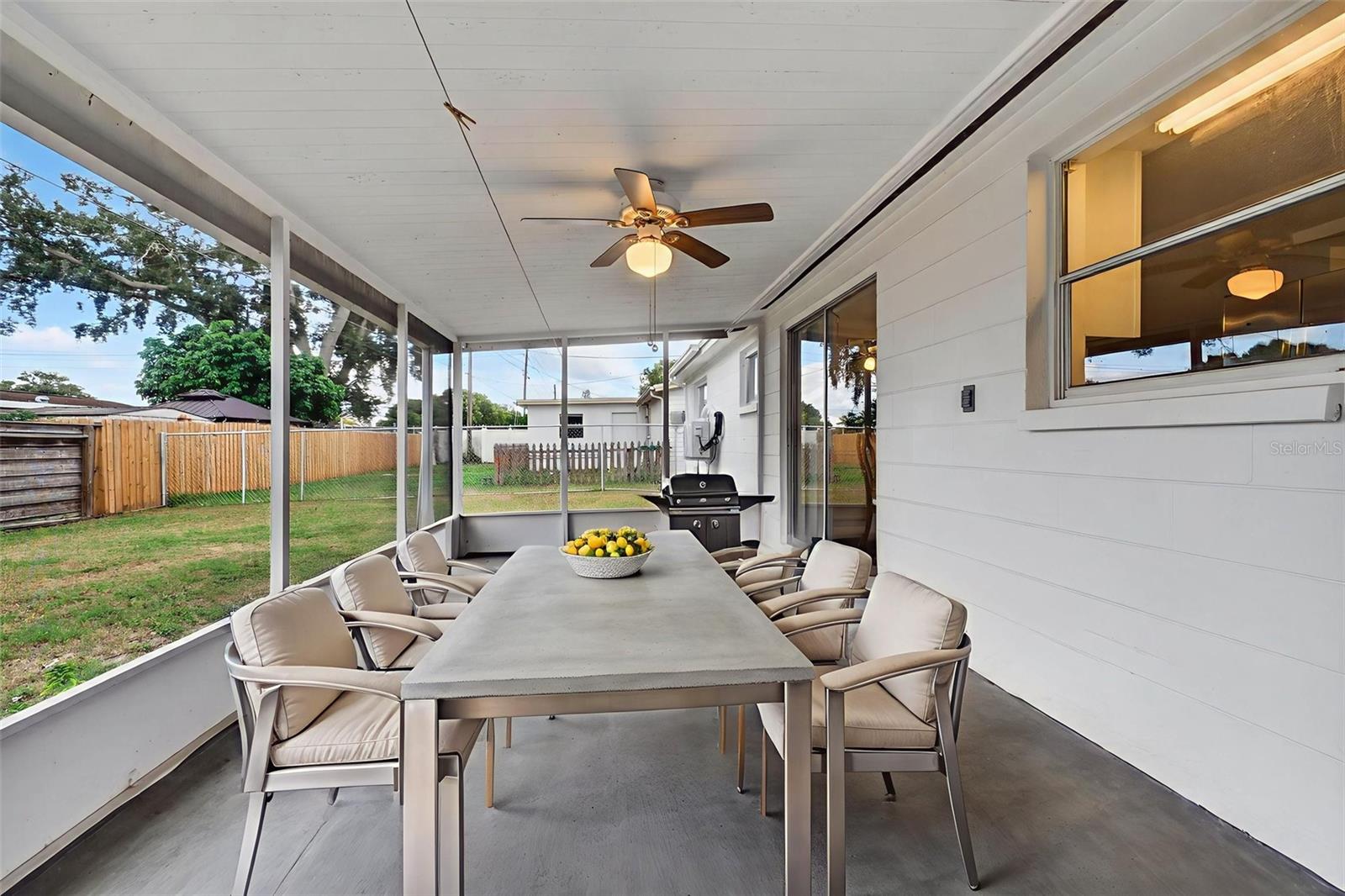 COLONIAL HILLS - Residential