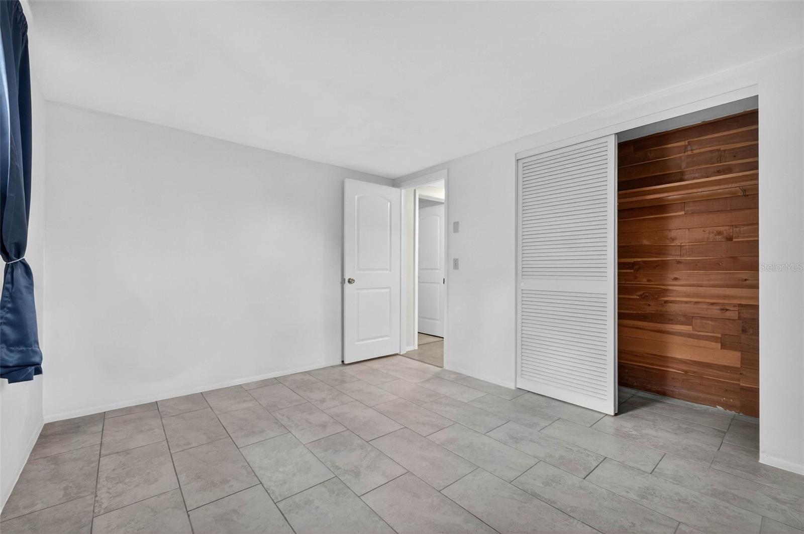 COLONIAL HILLS - Residential