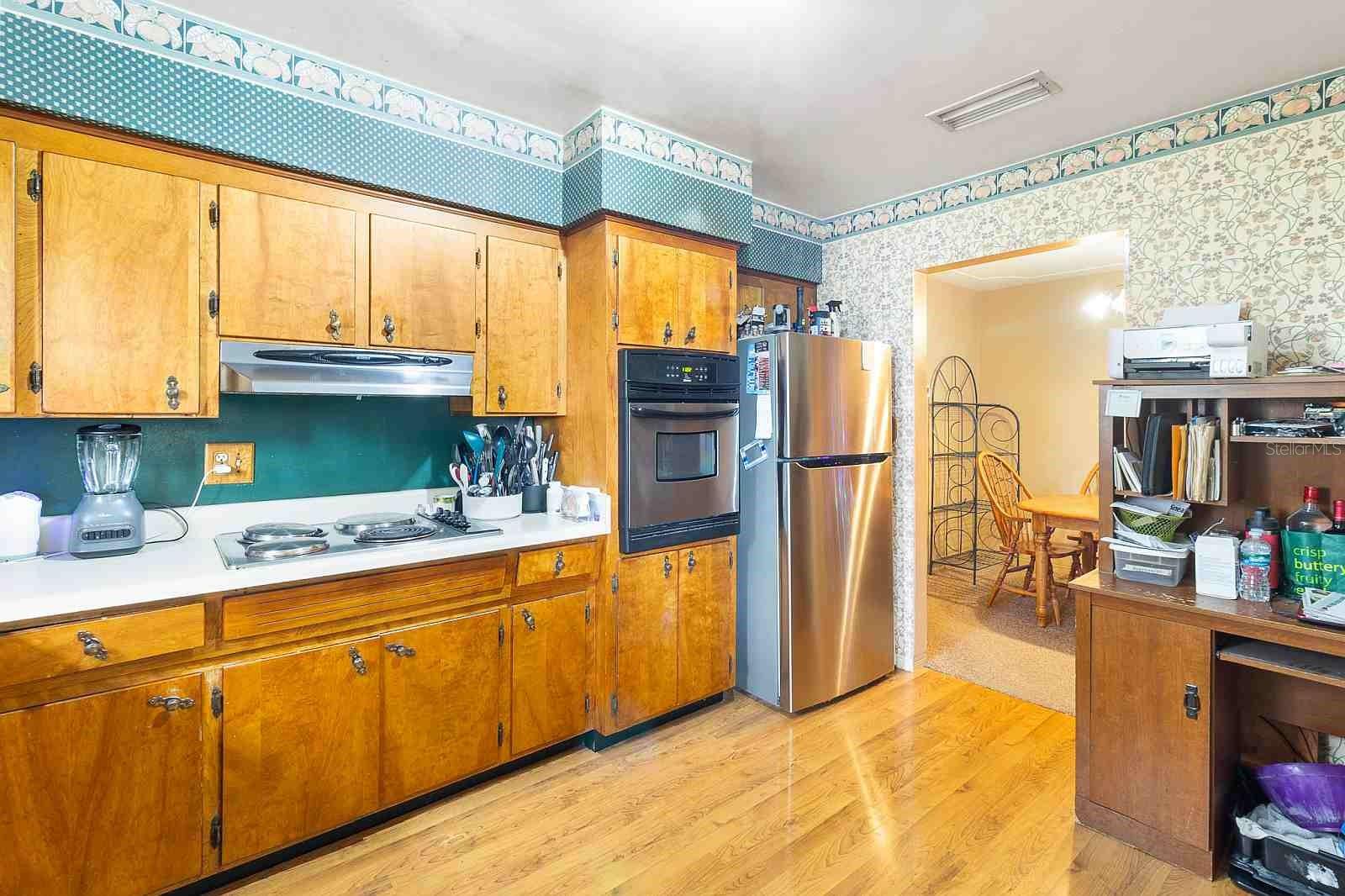 ESQUIRE MANOR - Residential