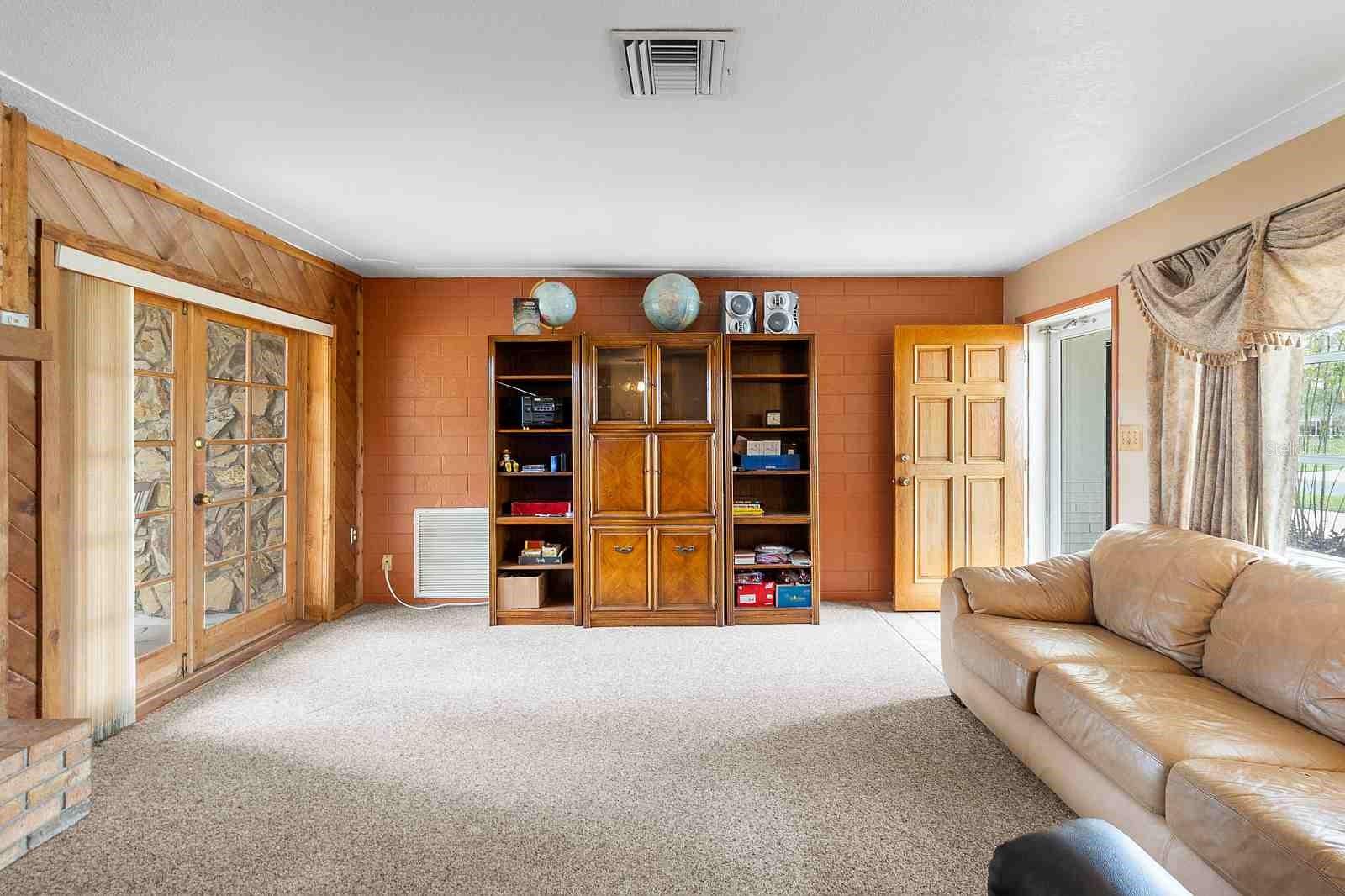 ESQUIRE MANOR - Residential