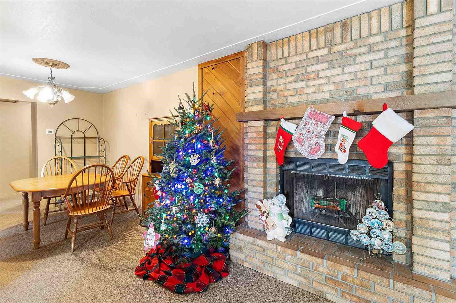 ESQUIRE MANOR - Residential