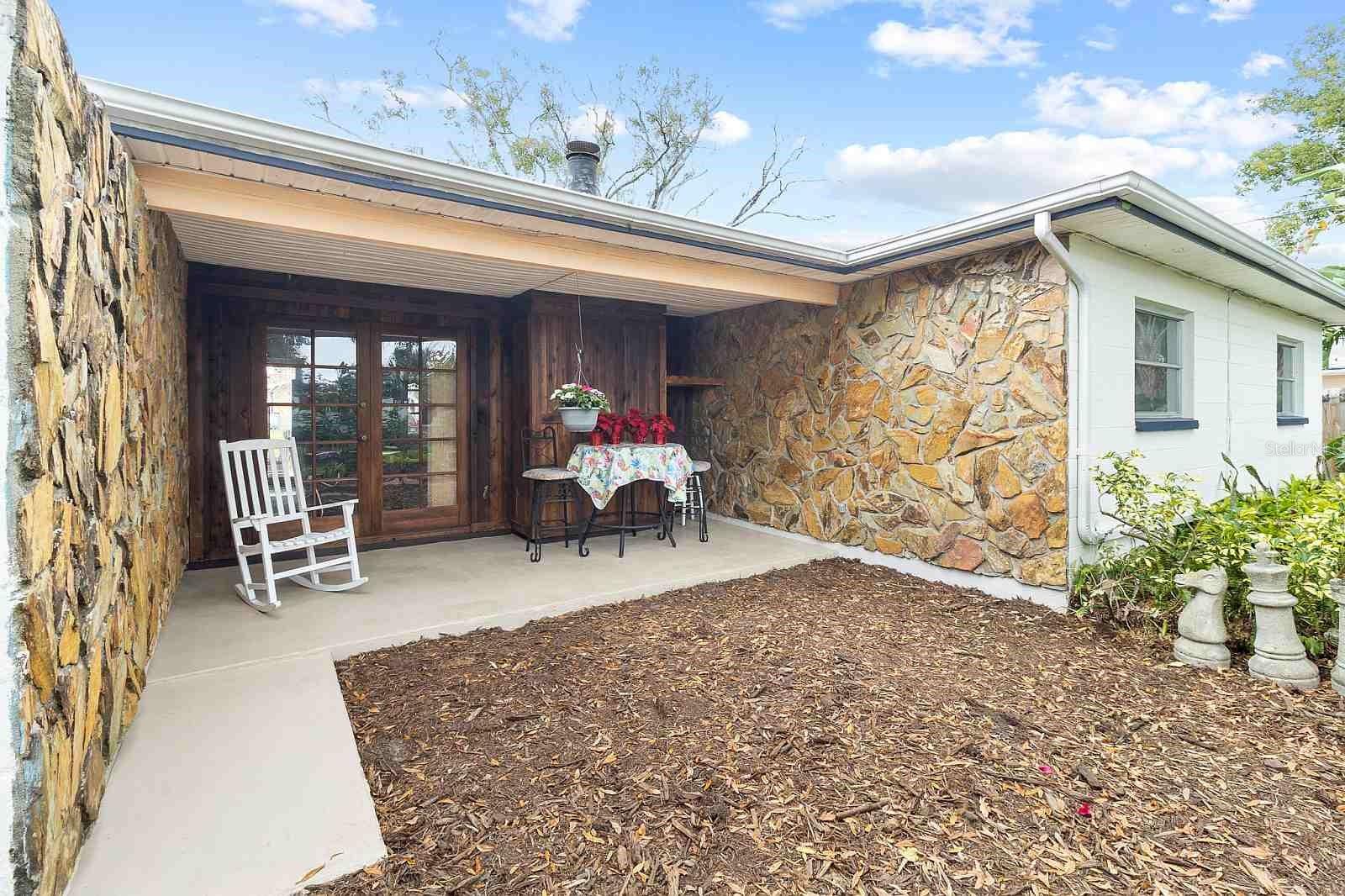 ESQUIRE MANOR - Residential